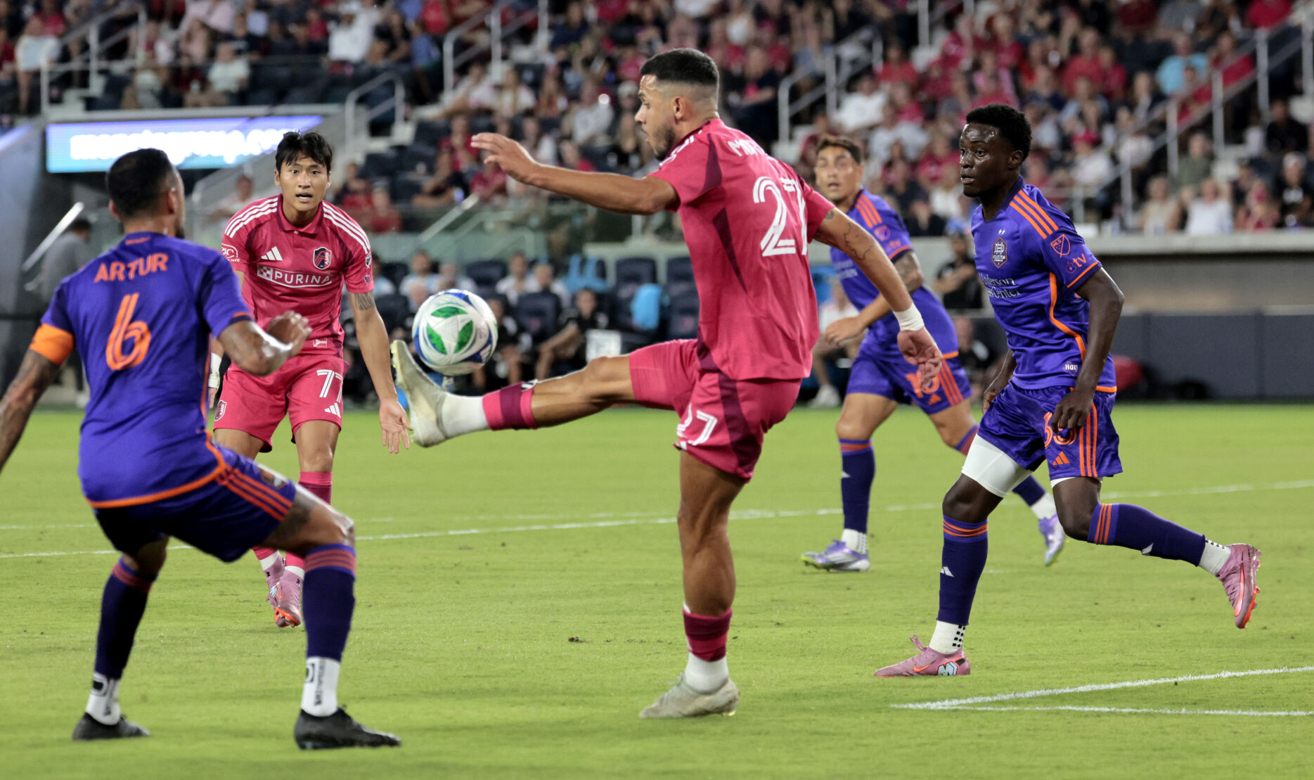 Late rally not enough as 51黑料 City SC falls to Houston 3-2